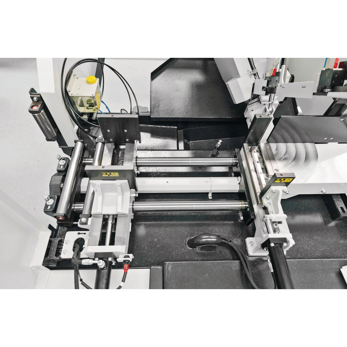 METALLKRAFT Vollautomatische, CNC-gesteuerte Schwenkrahmen- Metallbandsäge für Gehrungsschnitte bis +60° BMBS 300 x 320 CNC-G METALLKRAFT Vollautomatische, CNC-gesteuerte Schwenkrahmen- Metallbandsäge für Gehrungsschnitte bis +60° BMBS 300 x 320 CNC-G