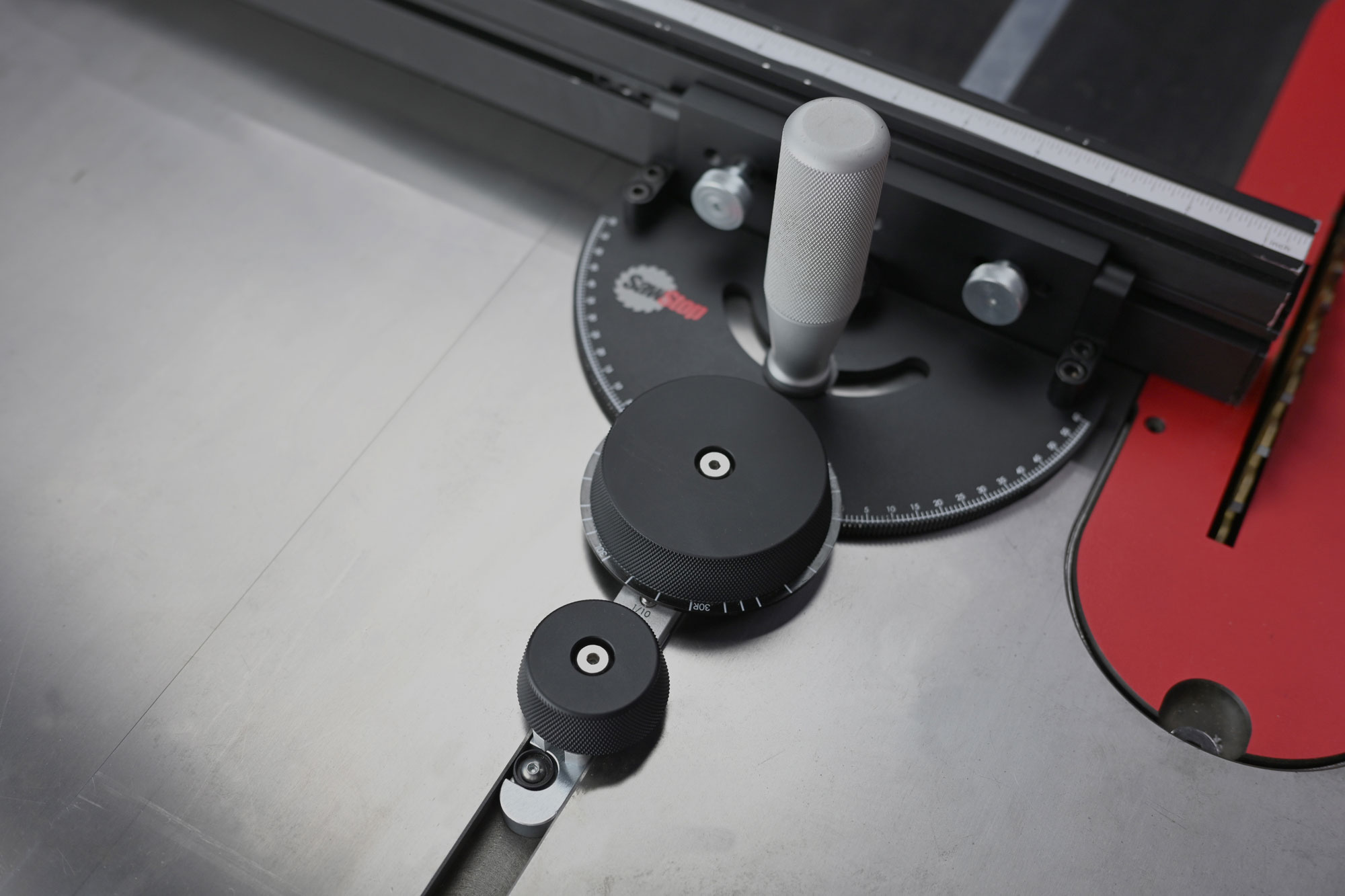 SAWSTOP REVOLUTION Winkelanschlag mit Feineinstellung SAWSTOP REVOLUTION Winkelanschlag mit Feineinstellung