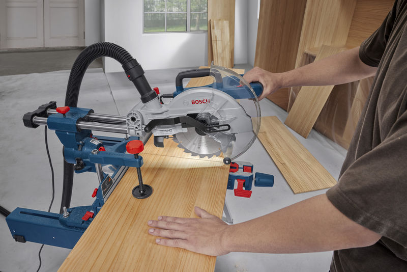 BOSCH Kapp- und Gehrungssäge GCM305-216S