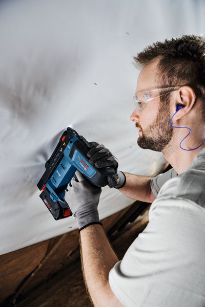 BOSCH Akku-Holzklammerer GTH 18V-14 in L-BOXX
