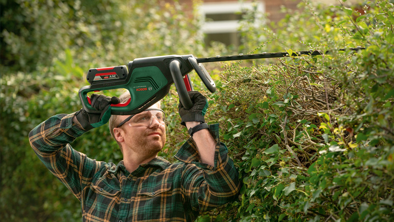 BOSCH Akku-Heckenschere AdvancedHedgeCut 36V-65-28, 1 x Akku 36V 2,0Ah