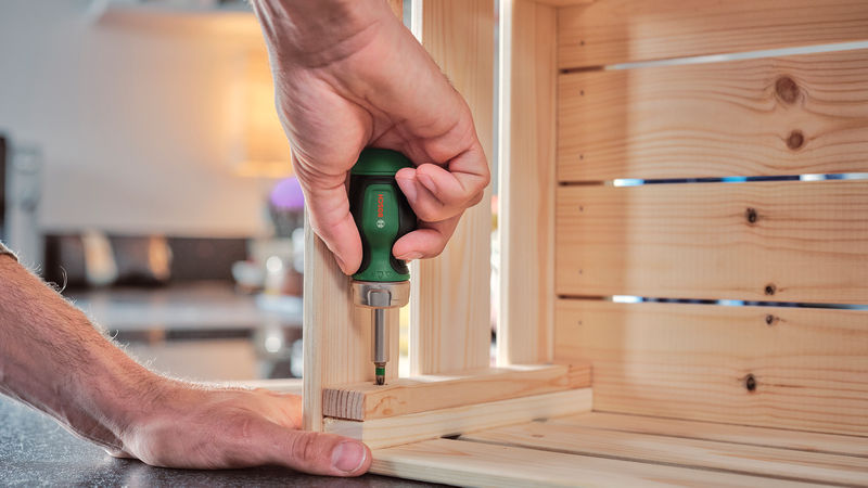 BOSCH Stubby Bit-Ratschenschraubendreher mit 6 Bits (Magazin 2)