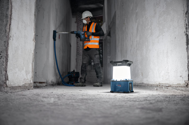 BOSCH Akku-Bauleuchte GLA 18VH-7500 + Kaltgerätekabel