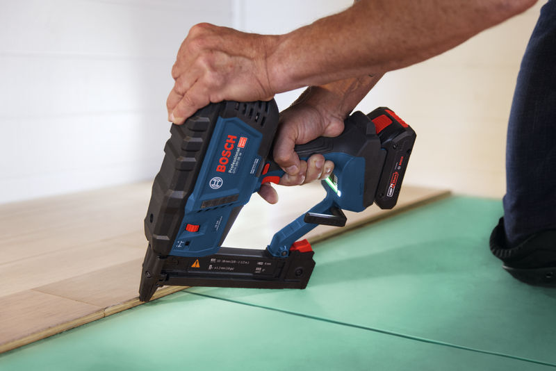 BOSCH Akku-Holzklammerer GTH 18V-38 M