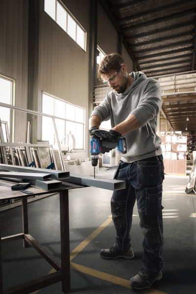 BOSCH Akku-Schlagbohrschauber GSB 18V-25, 2 x Akku GBA 18V 2.0Ah