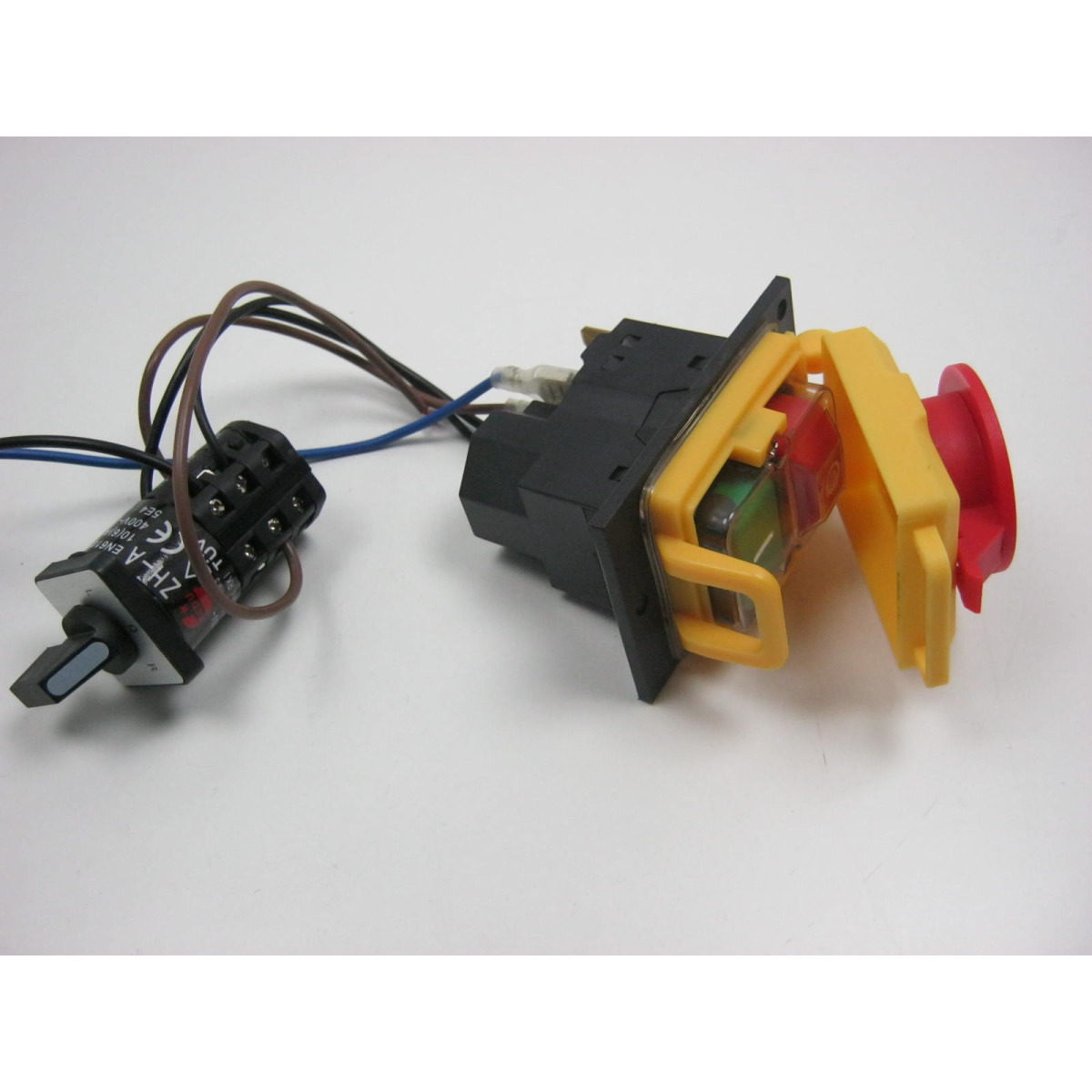 QUANTUM Schalter KJD18 400V/B20/B25/B32, inkl. R/L-Nockenschalter mit Not-Aus-Abdeckkappe (BJ 2002 bis 2008) QUANTUM Schalter KJD18 400V/B20/B25/B32, inkl. R/L-Nockenschalter mit Not-Aus-Abdeckkappe (BJ 2002 bis 2008)