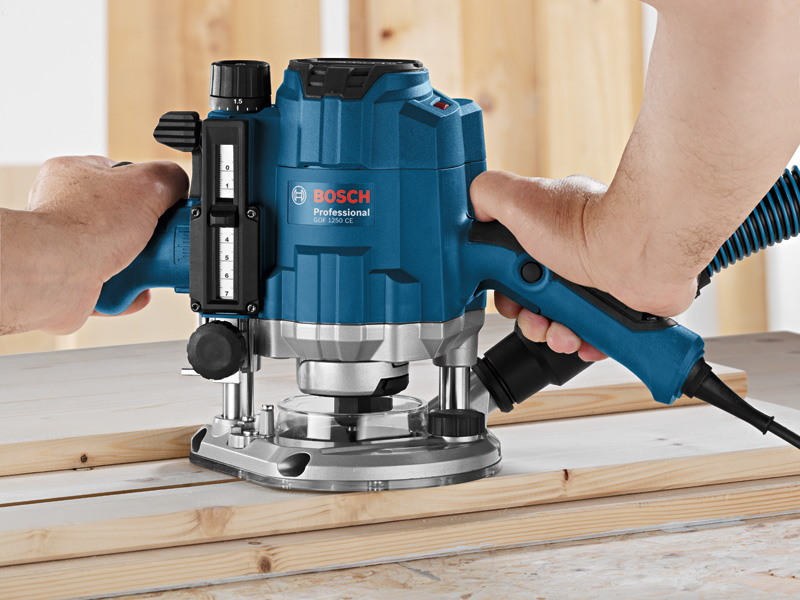 BOSCH Oberfräse GOF 1250 CE in L-BOXX BOSCH Oberfräse GOF 1250 CE in L-BOXX