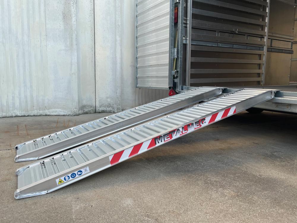 NEUTRAL Auffahrschiene o.Rand AluL3000 mm, B360 mm, 2500kg