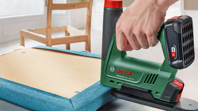 BOSCH Akku-Tacker UniversalTacker 18V-14 mit 1000 Klammern und Papierabstandshalter
