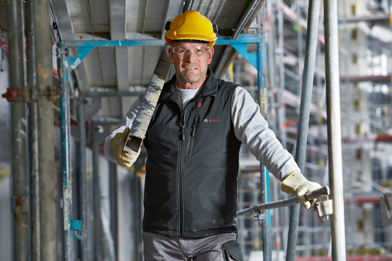 BOSCH Beheizbare Weste GHV 12+18V XA M, 1 x Akku GBA 12V 2.0Ah, Ladegerät BOSCH Beheizbare Weste GHV 12+18V XA M, 1 x Akku GBA 12V 2.0Ah, Ladegerät