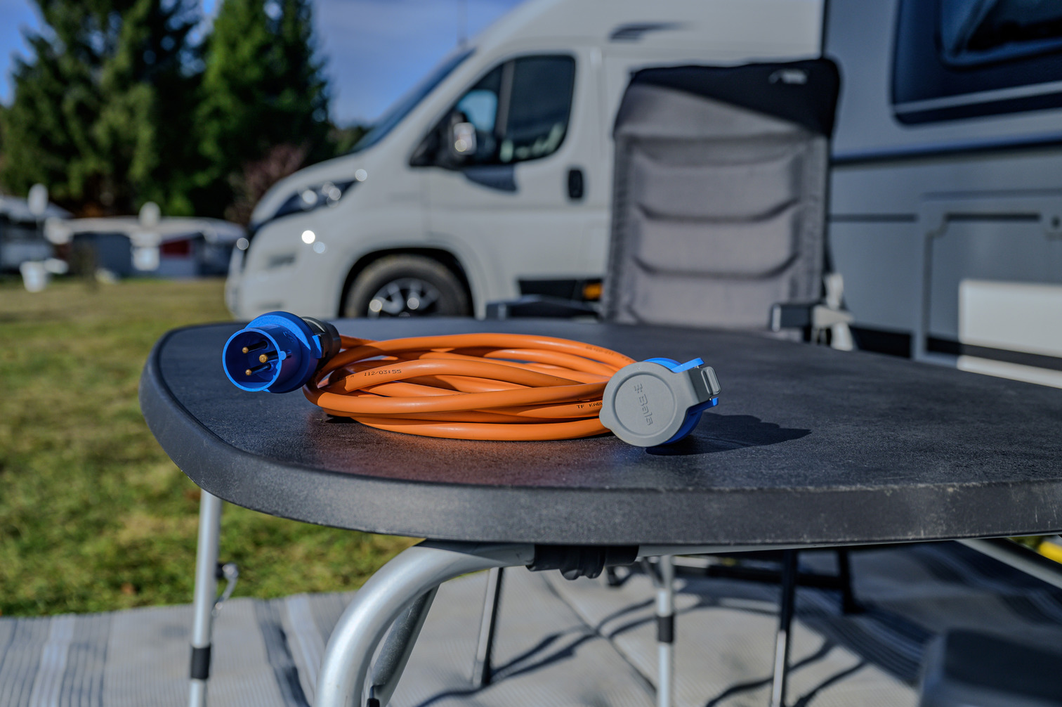BRENNENSTUHL Camping-/Maritim CEE Verlängerungskabel IP44 10m H07RN-F 3G2,5 orange CEE 230V/16A Stecker und Kupplung BRENNENSTUHL Camping-/Maritim CEE Verlängerungskabel IP44 10m H07RN-F 3G2,5 orange CEE 230V/16A Stecker und Kupplung