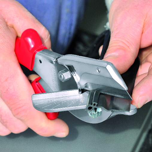 KNIPEX Gehrungsschere für Kunststoff- und Gummiprofile 215 mm verchromt mit Kunststoff-Hüllen KNIPEX Gehrungsschere für Kunststoff- und Gummiprofile 215 mm verchromt mit Kunststoff-Hüllen