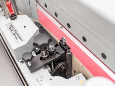 KÜNDIG Kantenschleifmaschine für lackierte Kanten Typ FLASH