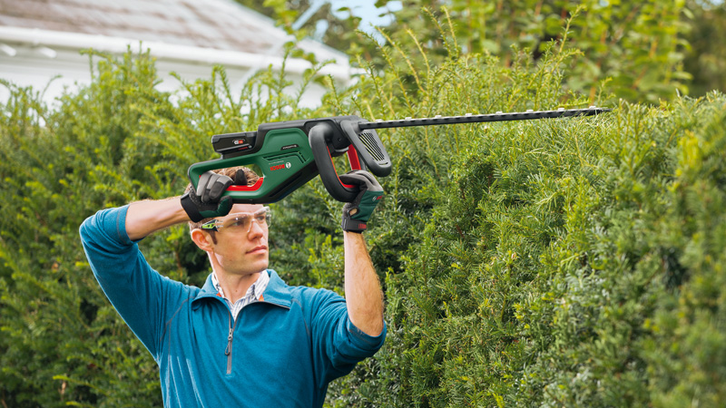 BOSCH Akku-Heckenschere UniversalHedgeCut 18V-50, Akkupack 18V 2,5Ah BOSCH Akku-Heckenschere UniversalHedgeCut 18V-50, Akkupack 18V 2,5Ah