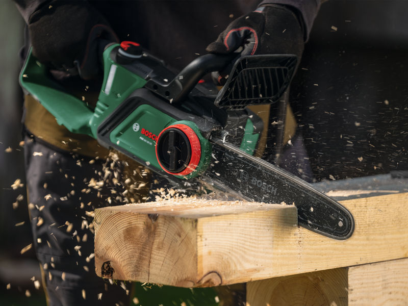 BOSCH Akku-Kettensäge PKE18V-30-28, 1x Akku PBA 18V 4.0Ah