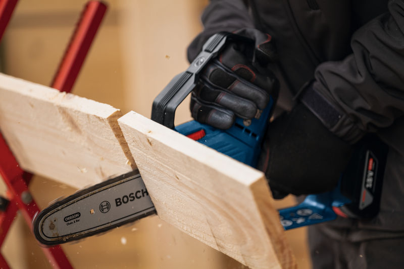 BOSCH Akku-Astsäge GKE 18V-20