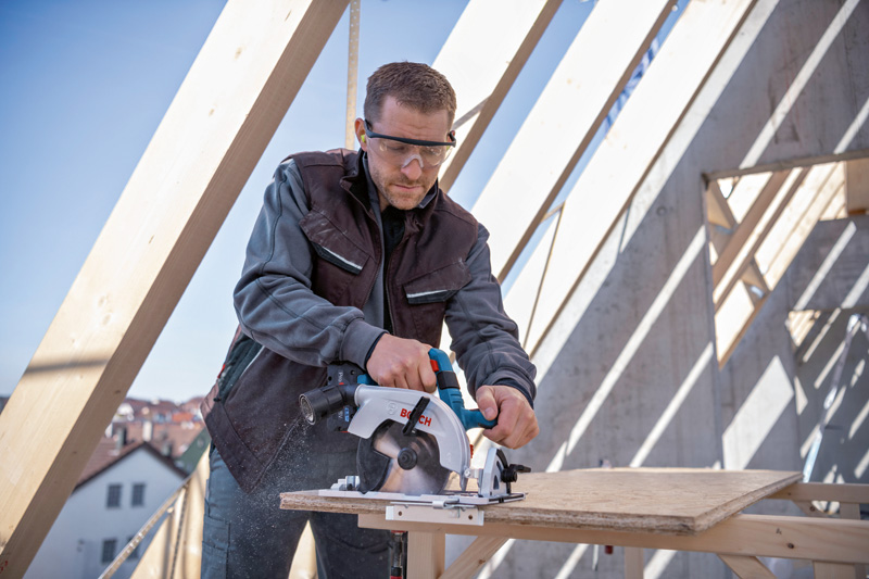 BOSCH Akku-Handkreissäge GKS 18V-57-2, 2 x ProCore 5.5 Ah + GAL 1880 CV in L-BOXX