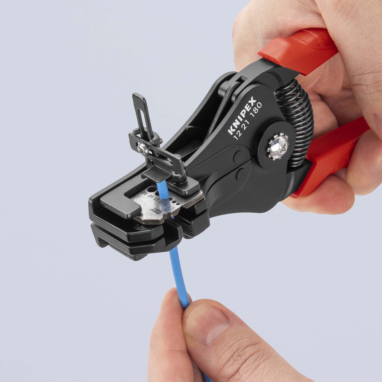 KNIPEX KNIPEX 12 21 180 Abisolierzange mit Formmessern 180 mm schwarz lackiert mit Kunststoff-Griffhüllen KNIPEX KNIPEX 12 21 180 Abisolierzange mit Formmessern 180 mm schwarz lackiert mit Kunststoff-Griffhüllen
