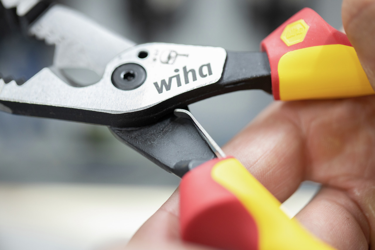 WIHA Multifunktionszange 8in1 Industrial electric mit ein- und ausschaltbarer Öffnungsfeder