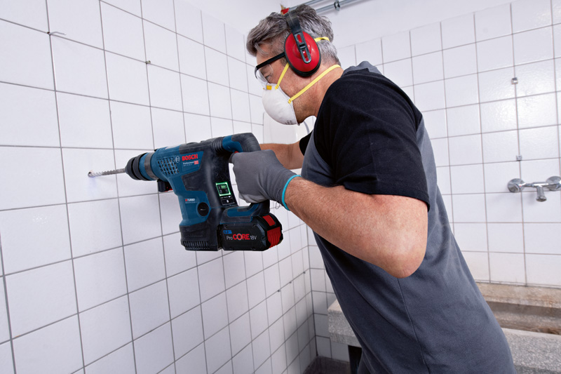 BOSCH Akku-Bohrhammer GBH 18V-34 CF mit 2x 8,0 Ah Akku ProCORE18V, Tiefenanschlag