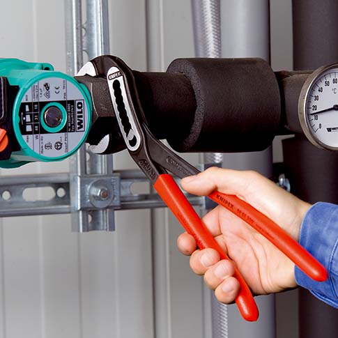 KNIPEX KNIPEX 88 02 250 Alligator® Wasserpumpenzange 250 mm schwarz atramentiert mit schlanken Mehrkomponenten-Hüllen poliert