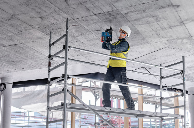BOSCH Akku-Bohrhammer GBH 18V-24 C + 2 x GBH 18V 5,0 Ah GAL 1880 CV in L-BOXX BOSCH Akku-Bohrhammer GBH 18V-24 C + 2 x GBH 18V 5,0 Ah GAL 1880 CV in L-BOXX