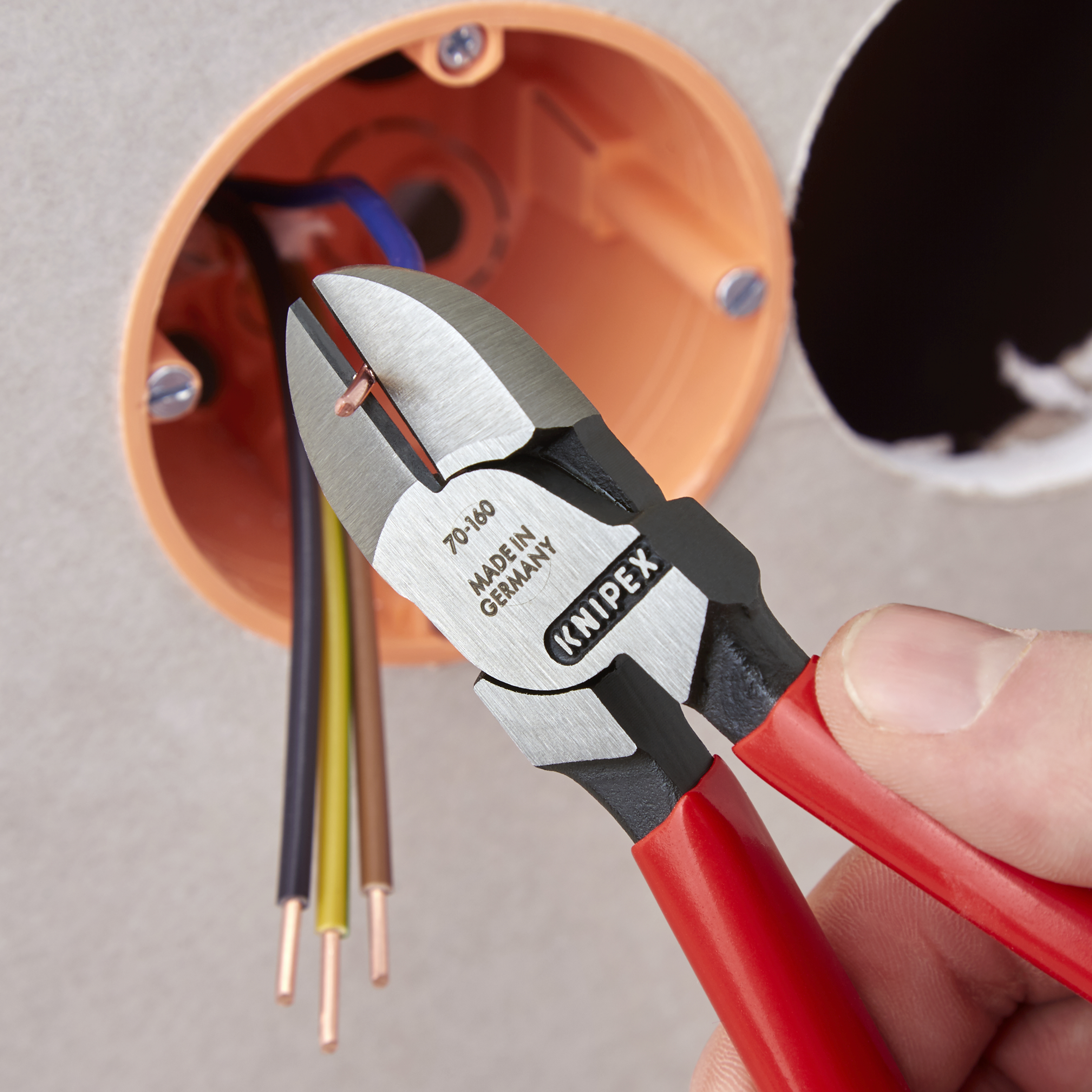 KNIPEX KNIPEX 70 01 160 Seitenschneider 160 mm schwarz atramentiert mit Kunststoff überzogen poliert