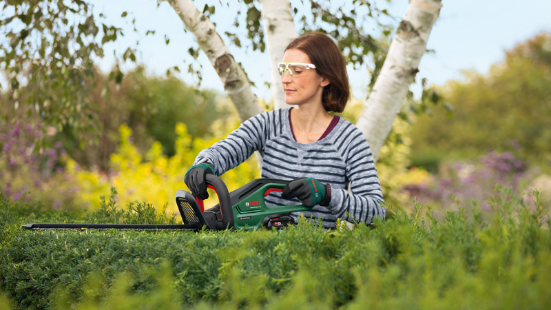 BOSCH Akku-Heckenschere UniversalHedgeCut 18V-50, Akkupack 18V 2,5Ah BOSCH Akku-Heckenschere UniversalHedgeCut 18V-50, Akkupack 18V 2,5Ah
