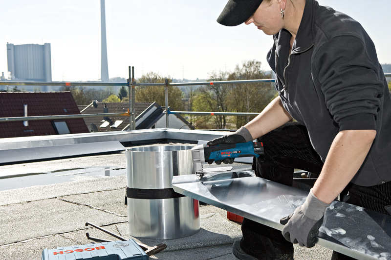 BOSCH Akku-Blechschere GSC 12V-13 in L-BOXX