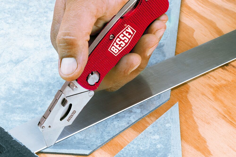 BESSEY Cuttermesser mit Aluminiumgriff BESSEY Cuttermesser mit Aluminiumgriff