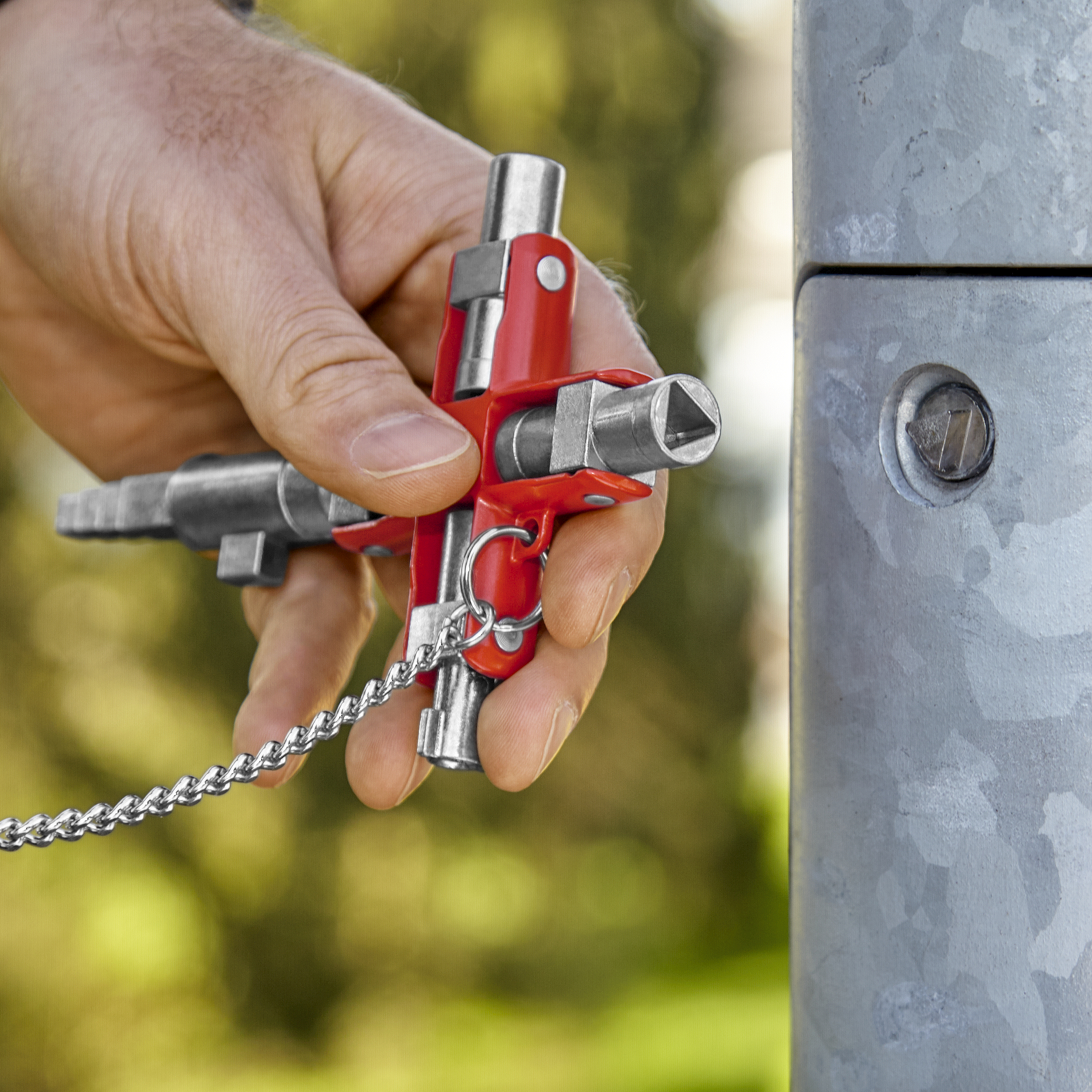KNIPEX KNIPEX 00 11 06 V01 Universal-Schlüssel "Bau" der Standard Schaltschrankschlüssel 96 mm