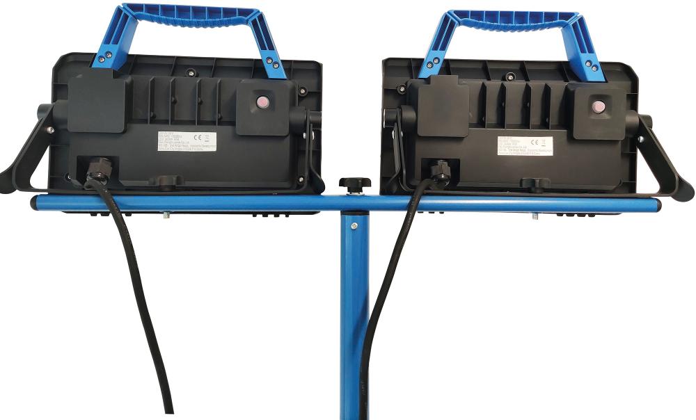 N.A. LED Strahler mit Stativ, 2 x 30W, IP 54