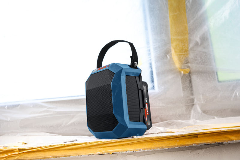 BOSCH Bluetooth®-Lautsprecher GPB 18V-1 C mit Batterieabdeckung