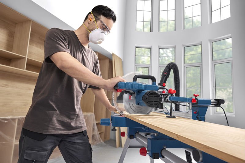 BOSCH Kapp- und Gehrungssäge GCM305-216S