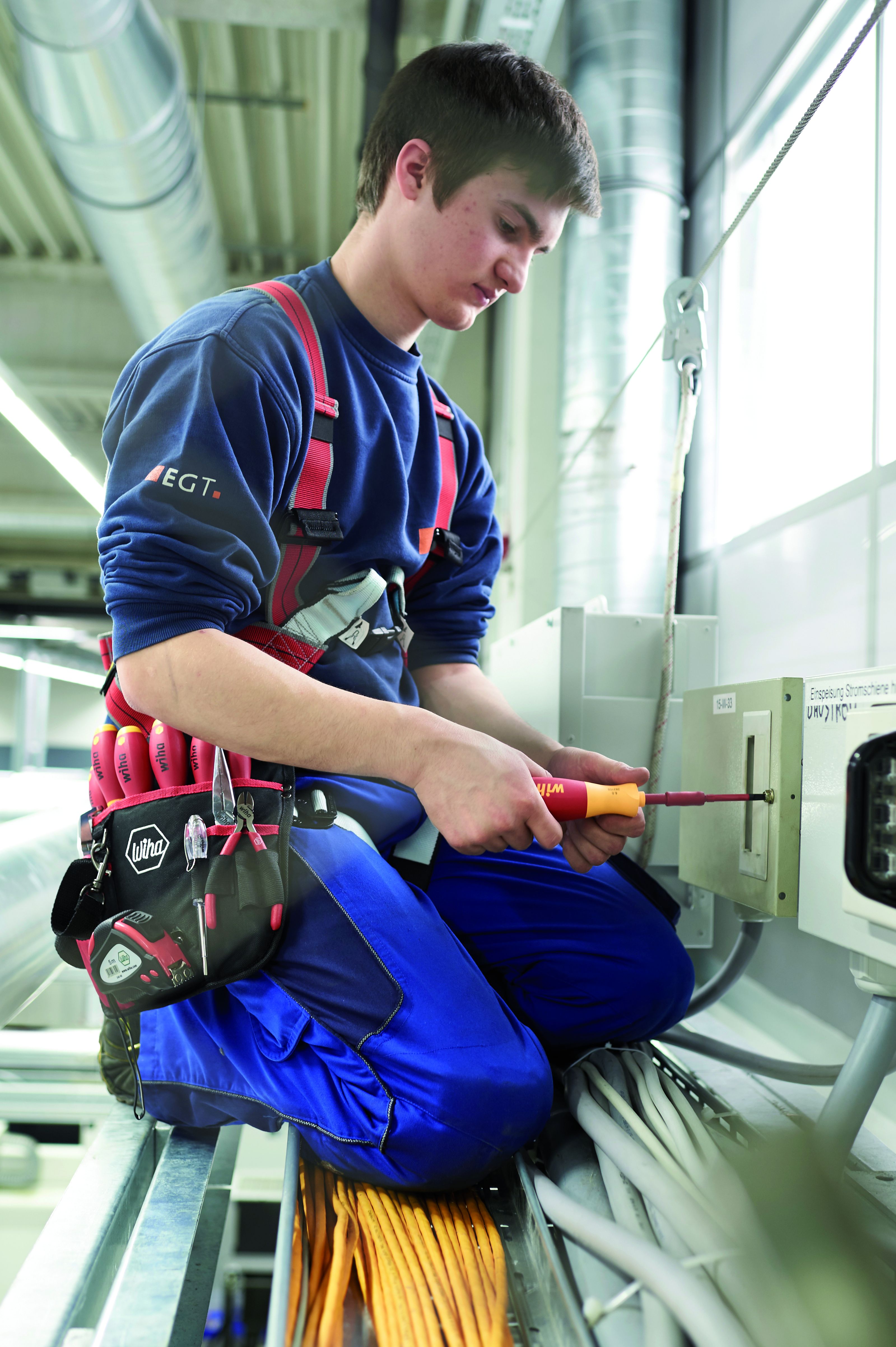 WIHA Schraubendreher mit Bit-Magazin LiftUp electric Schlitz, Phillips mit 6 slimBits