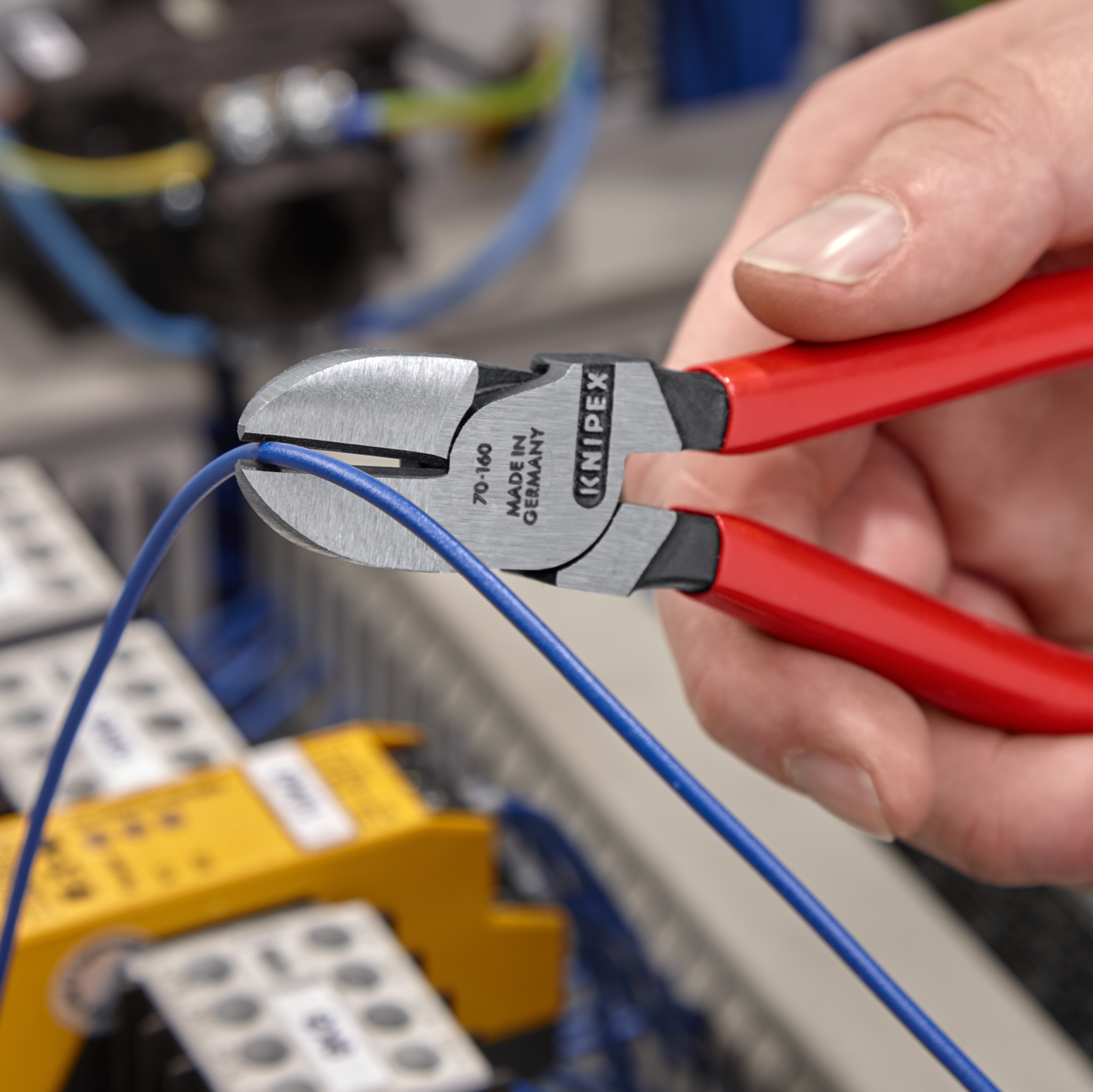 KNIPEX KNIPEX 70 01 160 Seitenschneider 160 mm schwarz atramentiert mit Kunststoff überzogen poliert