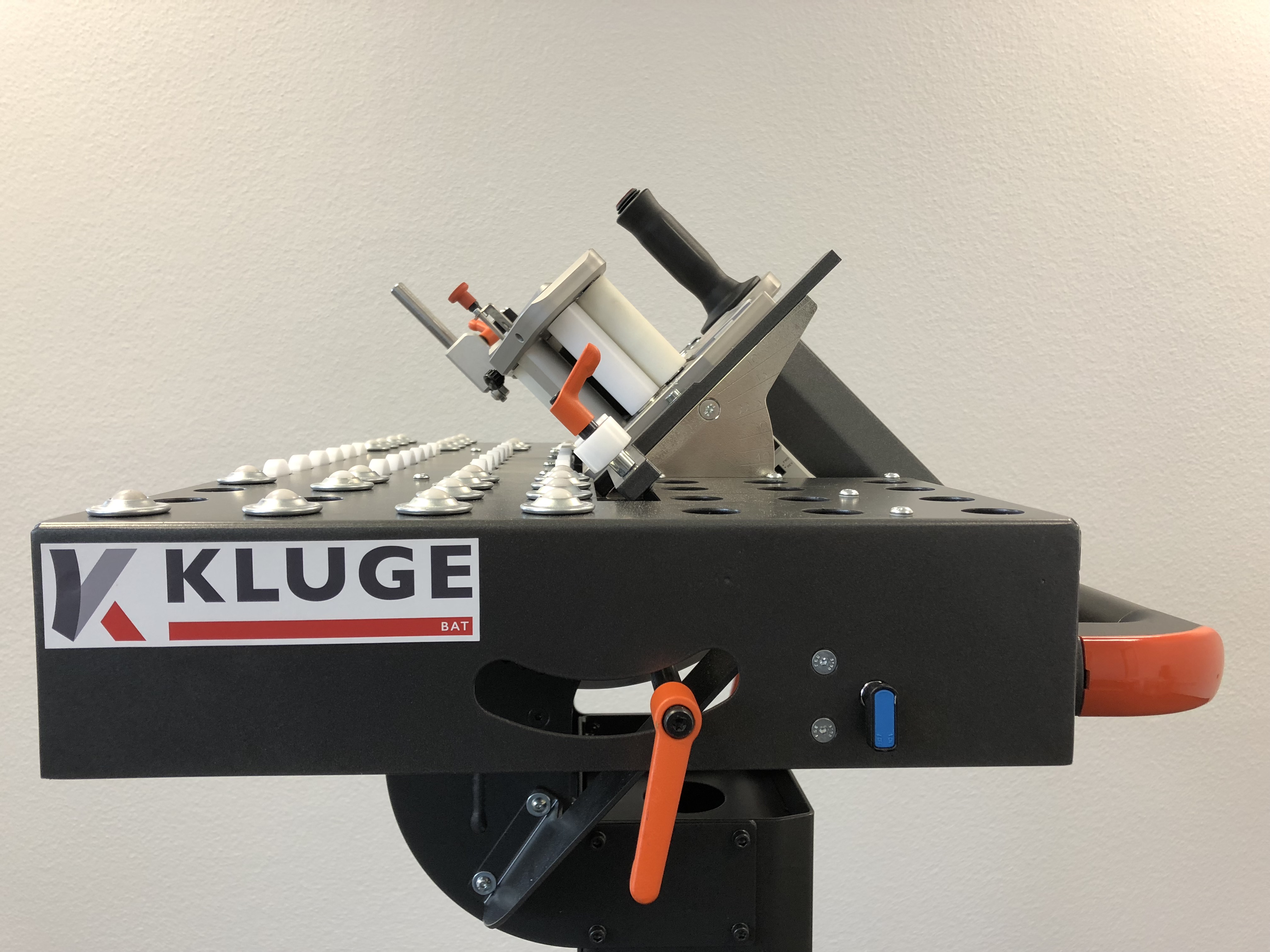 KLUGE HIT-M mobiler Formteil-Kantenanleimer / Nullfugenbekanter für Laserkanten