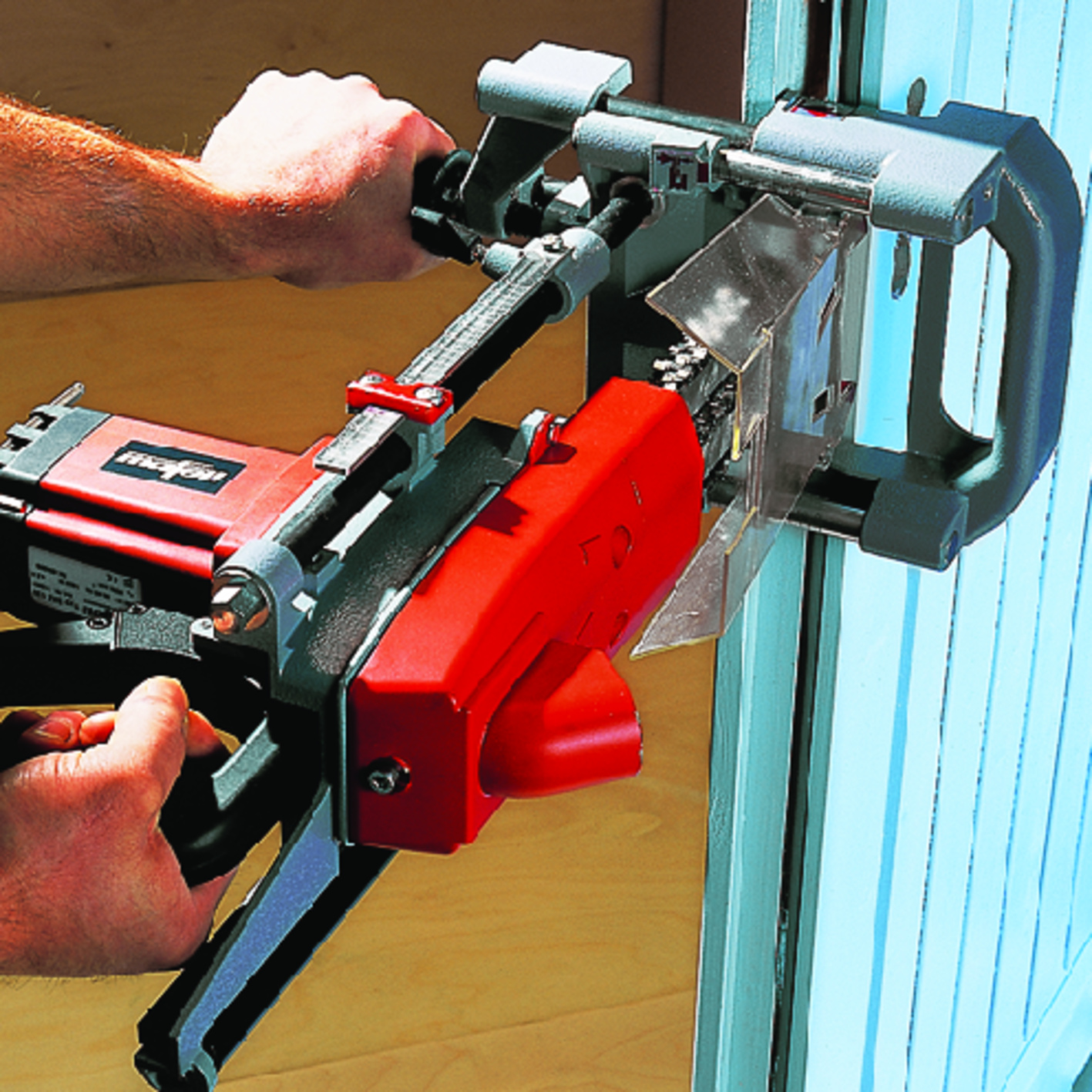 MAFELL Schlosskastenstemmer SKS 130 im Transportkoffer mit 14 mm Kettengarnitur MAFELL Schlosskastenstemmer SKS 130 im Transportkoffer mit 14 mm Kettengarnitur