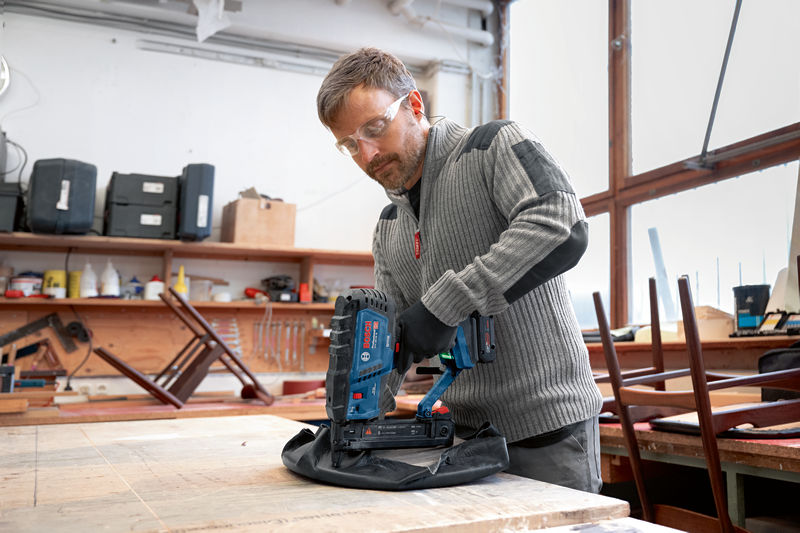 BOSCH Akku-Holzklammerer GTH 18V-38 M