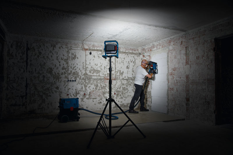 BOSCH Akku-Bauleuchte GLI 18V-5000 BOSCH Akku-Bauleuchte GLI 18V-5000