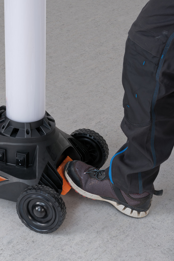 BRENNENSTUHL professionalLINE LED Arbeitsstrahler TU 23050 M mit 360° Beleuchtung
