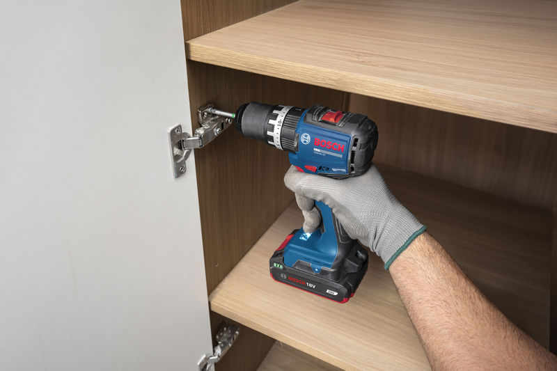 BOSCH Akku-Schlagbohrschrauber GSB18V-52, 2 x Akku GBA 18V 2.0Ah in L-Case BOSCH Akku-Schlagbohrschrauber GSB18V-52, 2 x Akku GBA 18V 2.0Ah in L-Case