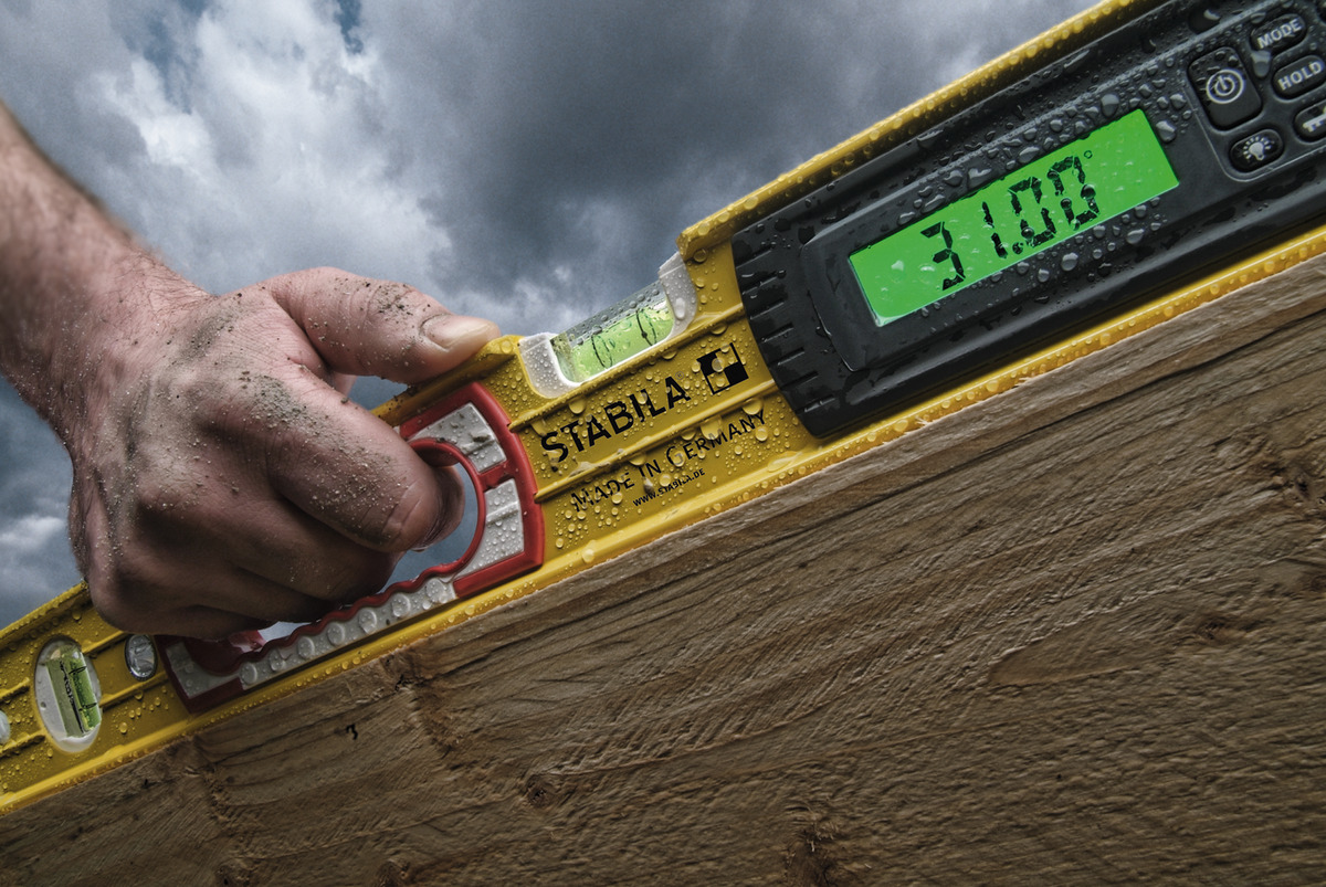 STABILA Elektronische Wasserwaage TECH 196, 40 cm, 2 Digital-Displays, Messbereich: 0° – 360° (4 x 90°), Anzeige-Modi: °, %, mm/m, in/ft, Schutzklasse IP 65, Wasserwaagen-Tasche