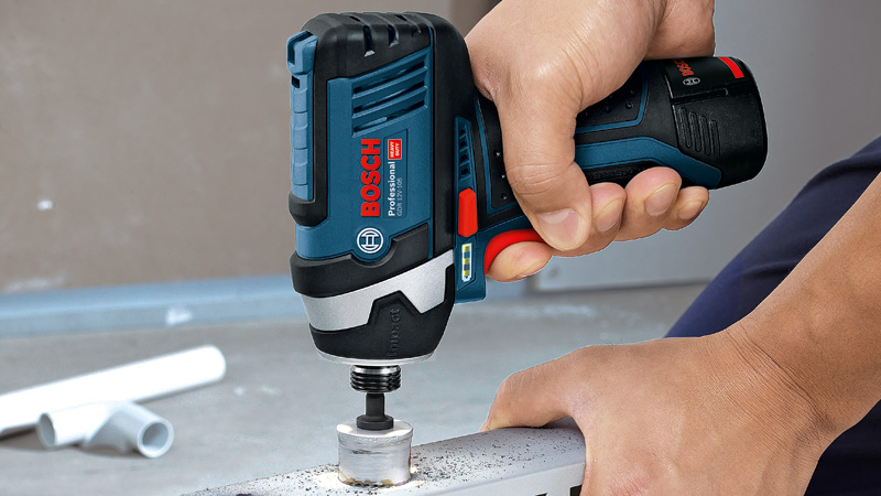 BOSCH Akku-Drehschlagschrauber GDR 12V-105, 2 x Akku GBA 12V 2.0Ah in L-BOXX