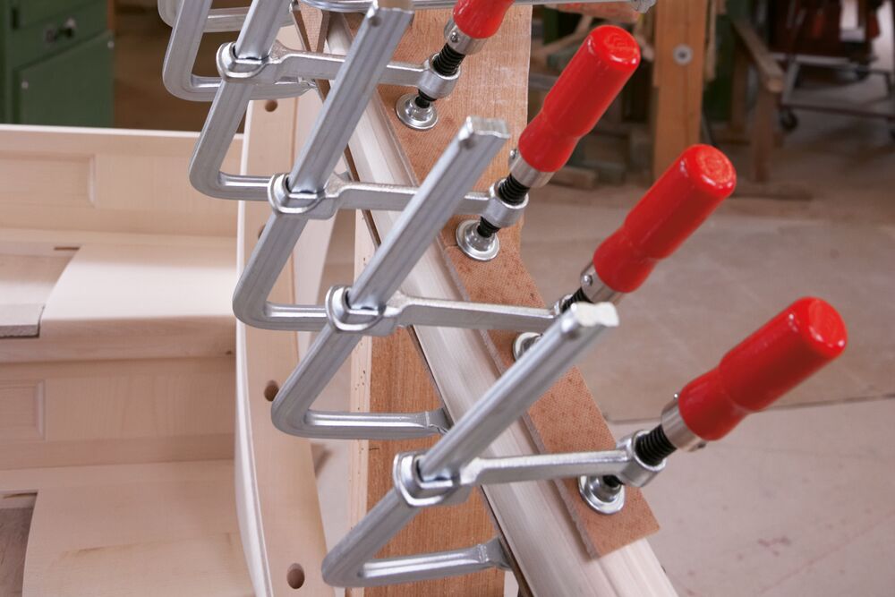 BESSEY Ganzstahl-Schraubzwinge classiX GS mit bewährtem Holzgriff BESSEY Ganzstahl-Schraubzwinge classiX GS mit bewährtem Holzgriff
