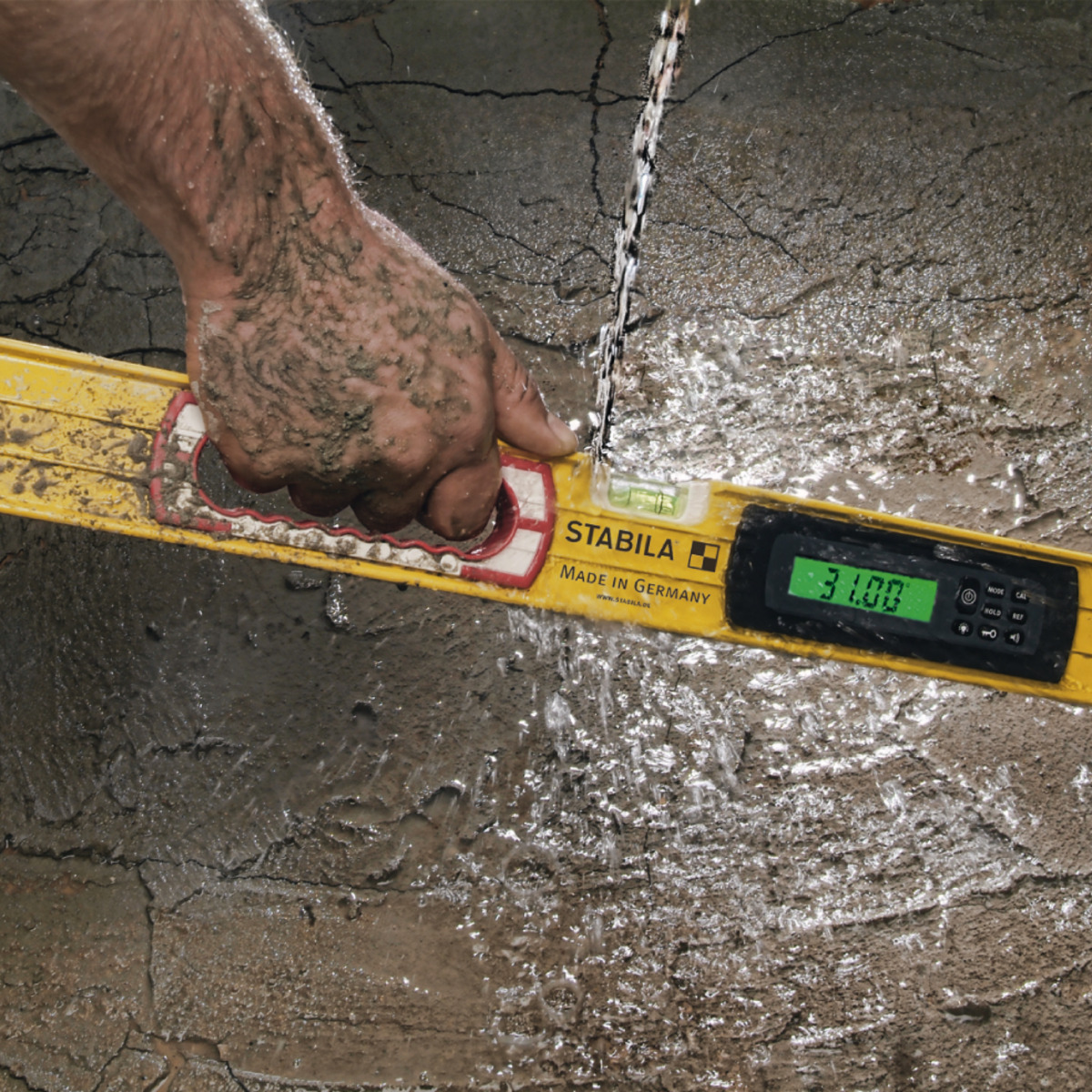 STABILA Elektronische Wasserwaage TECH 196, 81 cm, 2 Digital-Displays, Messbereich: 0° – 360° (4 x 90°), Anzeige-Modi: °, %, mm/m, in/ft, Schutzklasse IP 65, Wasserwaagen-Tasche