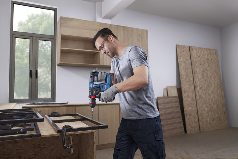 BOSCH Akku-Bohrhammer mit ONECHUCK GBH 18V-18 X