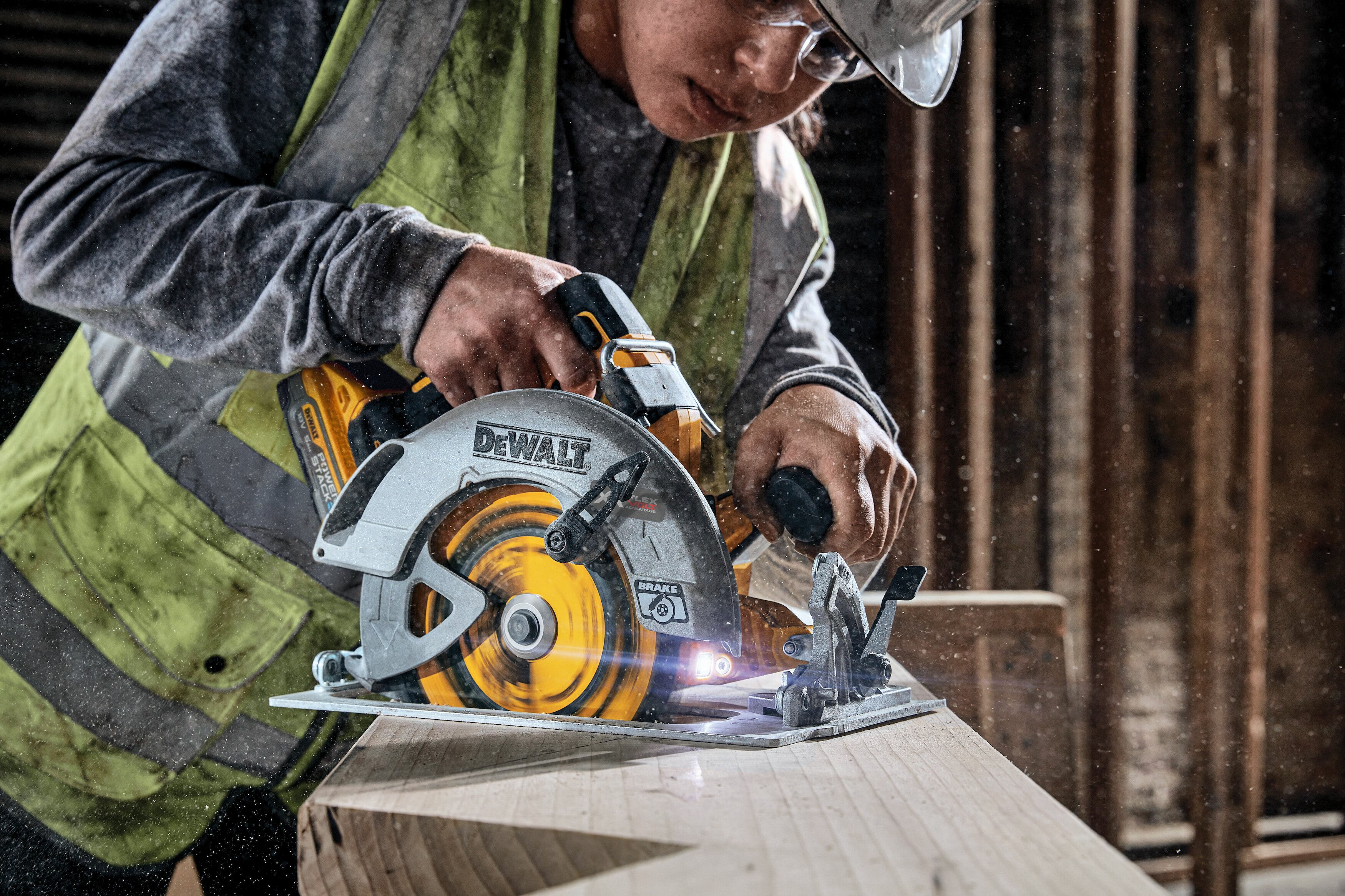 DEWALT Akku-Handkreisäge 18V/5Ah DCS573H2T-QW