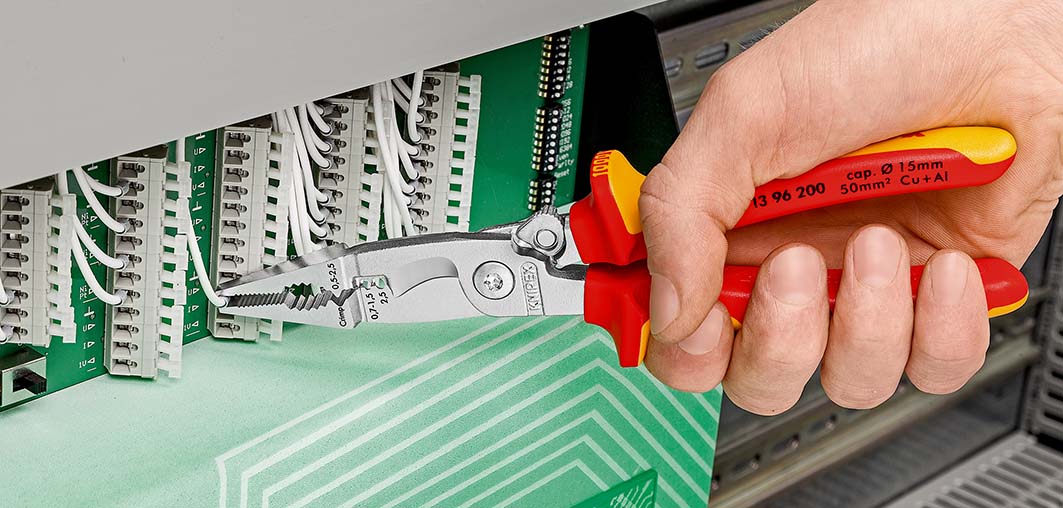KNIPEX KNIPEX 13 91 200 Elektro-Installationszange 200 mm schwarz atramentiert mit Kunststoff überzogen poliert KNIPEX KNIPEX 13 91 200 Elektro-Installationszange 200 mm schwarz atramentiert mit Kunststoff überzogen poliert