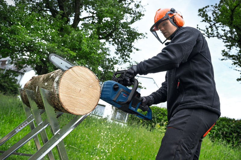 BOSCH Akku-Kettensäge GKE 18V-40, 1x EXBA18V-55